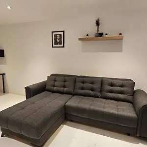 Luise Hollywood , Bruxelles Belgique